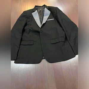 men’s 3 piece Suit. Size L, pant‘s size 34